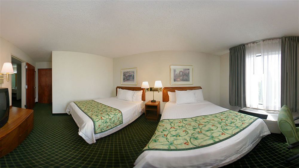 & 4 Less Motel 2*