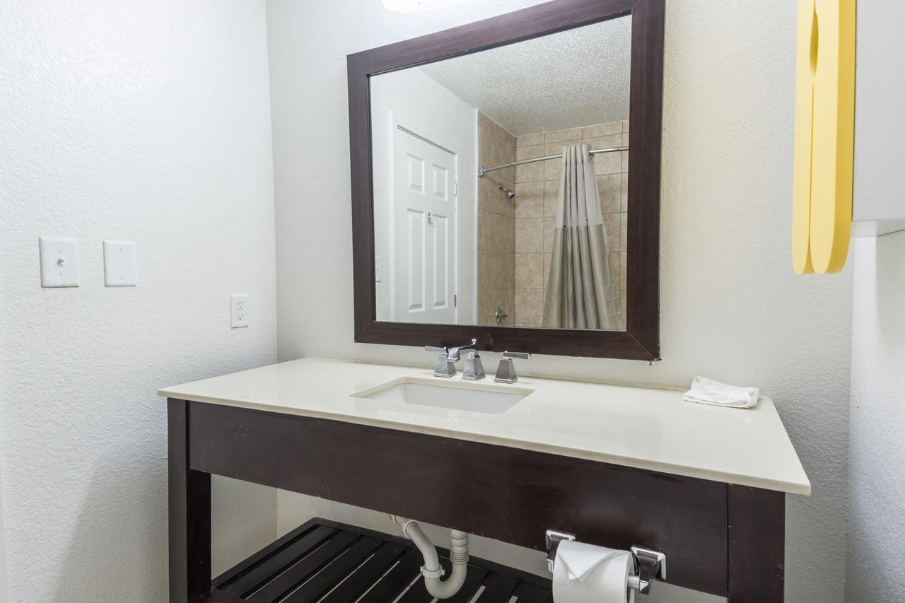 6-charlotte, Nc Hotel