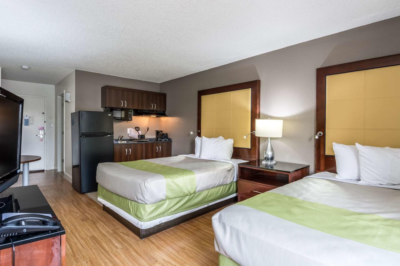 Hotel 6-charlotte, Nc