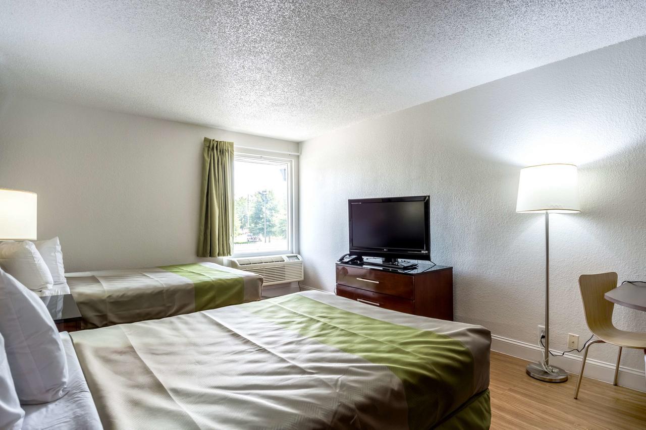 Hotel 6-charlotte, Nc