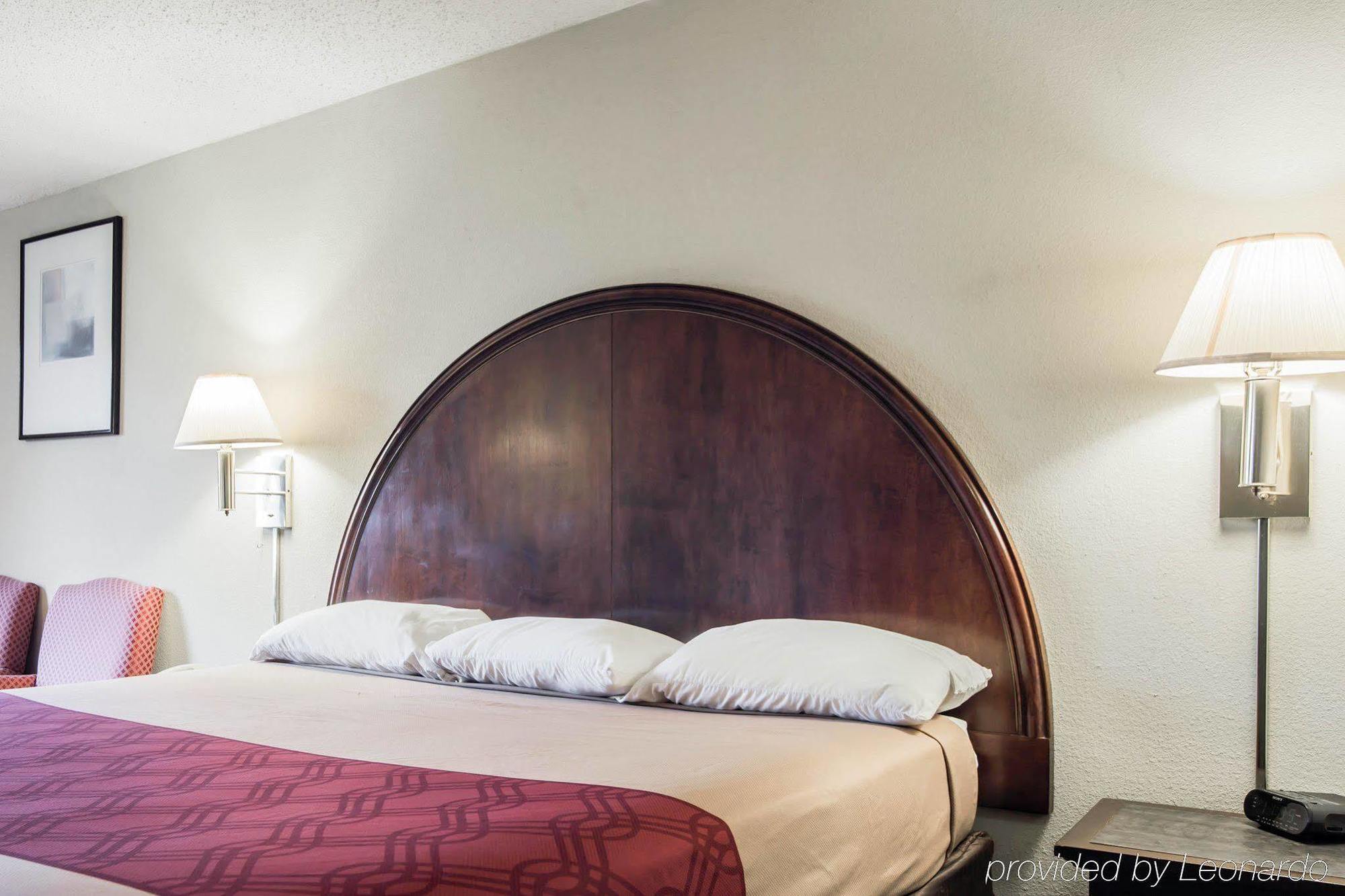 Hotel Quality Airport-near Uptown 2*