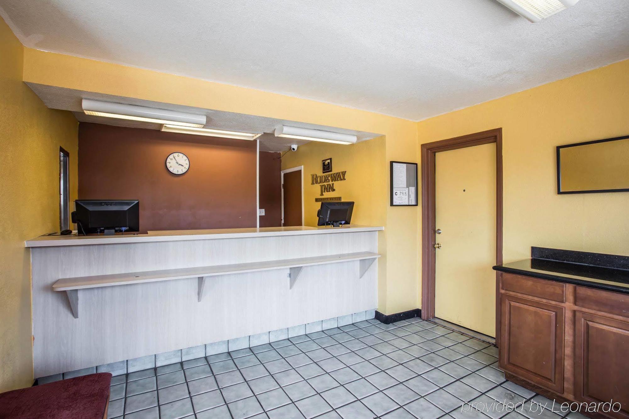Rodeway Hotel 2*