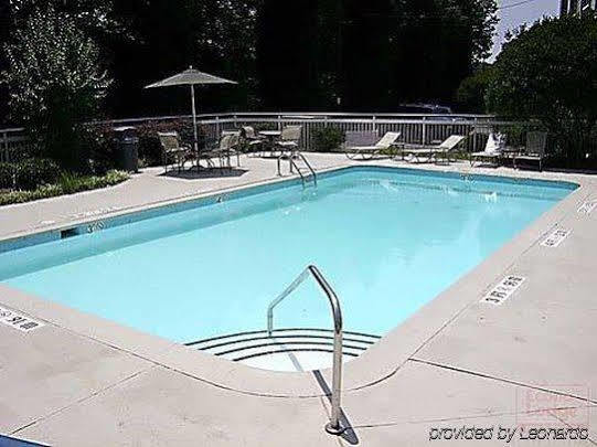 Motel & 4 Less Charlotte