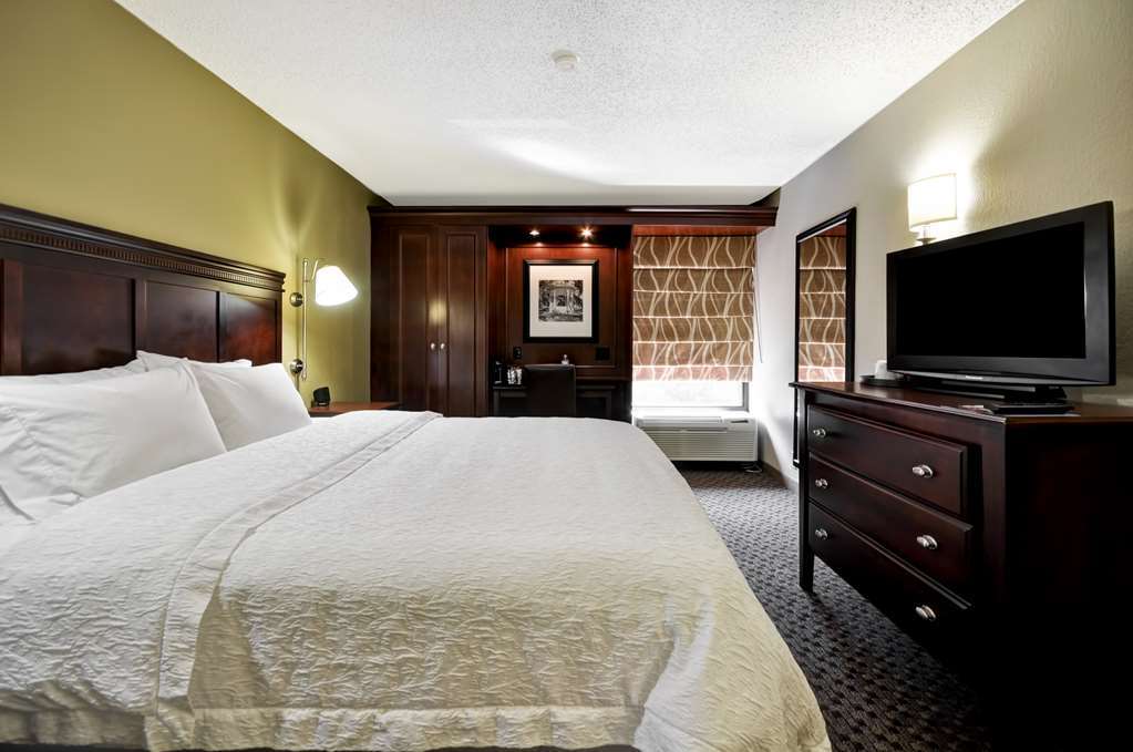 Hampton & Arrowood Rd Hotel