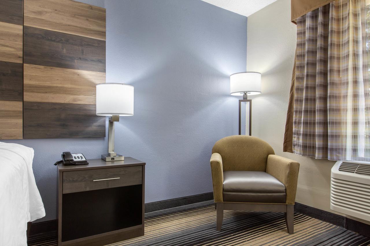 Quality Airport-near Uptown 2*