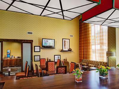 Hotel Hampton & Arrowood Rd 3*