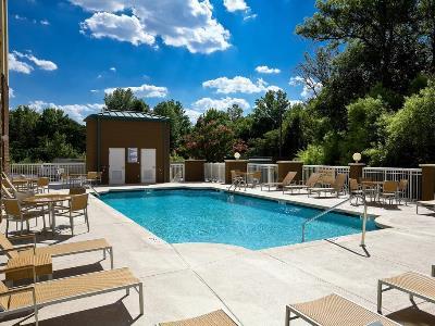 Hampton & Arrowood Rd Hotel Charlotte