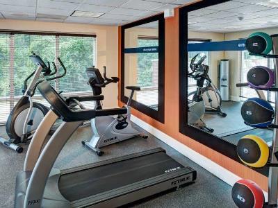 Hampton & Arrowood Rd Hotel 3*