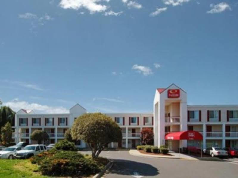 Motel & 4 Less