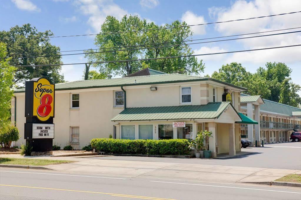 Super 8 By Wyndham Downtown Area Motel