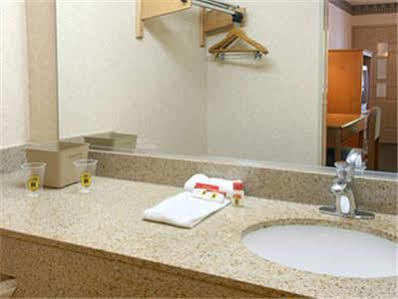 Super 8 By Wyndham Downtown Area Motel
