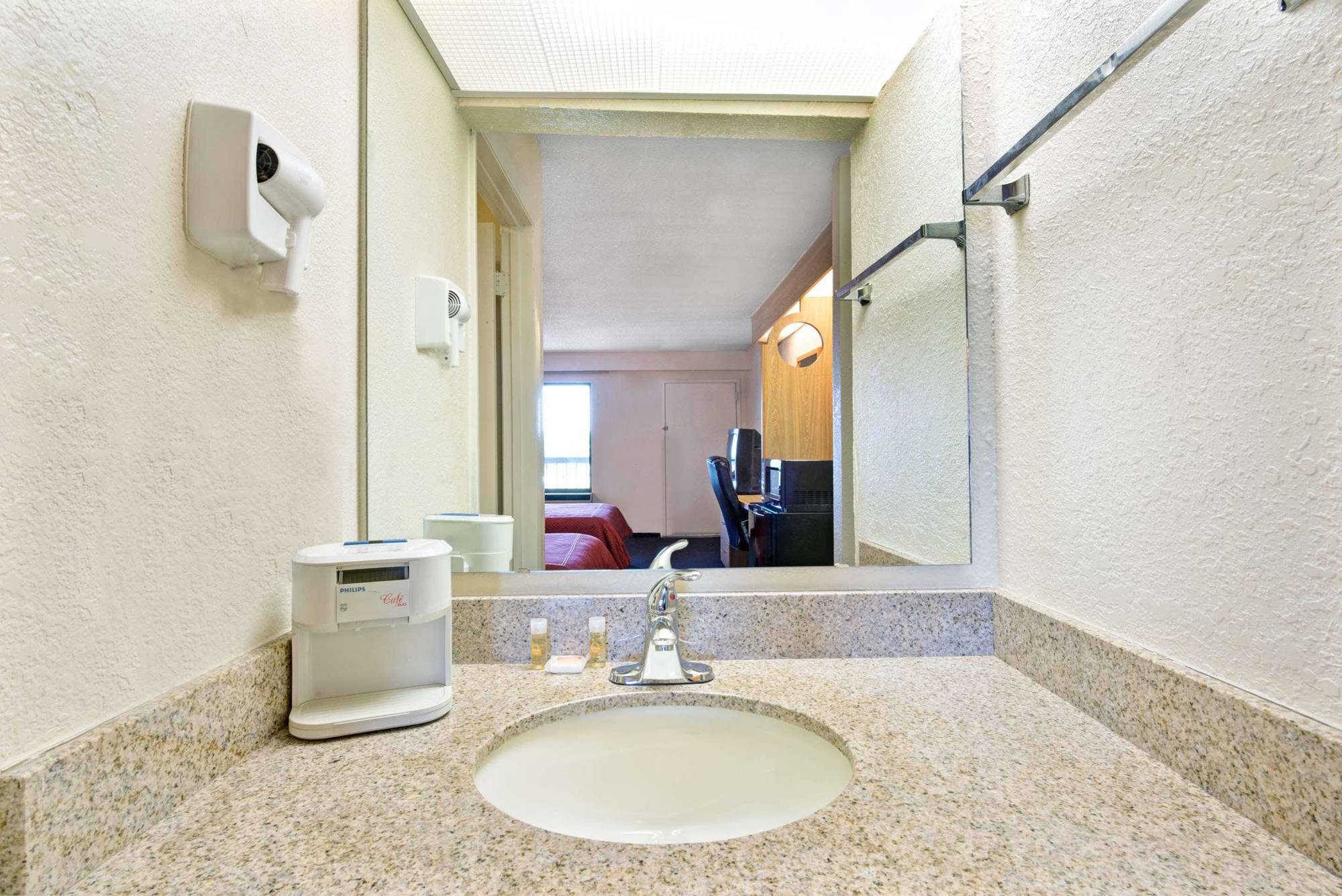 Days By Wyndham Northlake Motel Charlotte