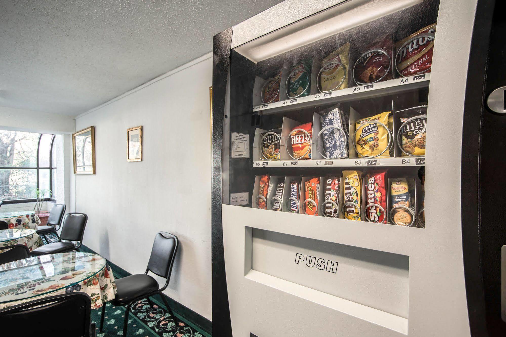Quality Airport-near Uptown 2*
