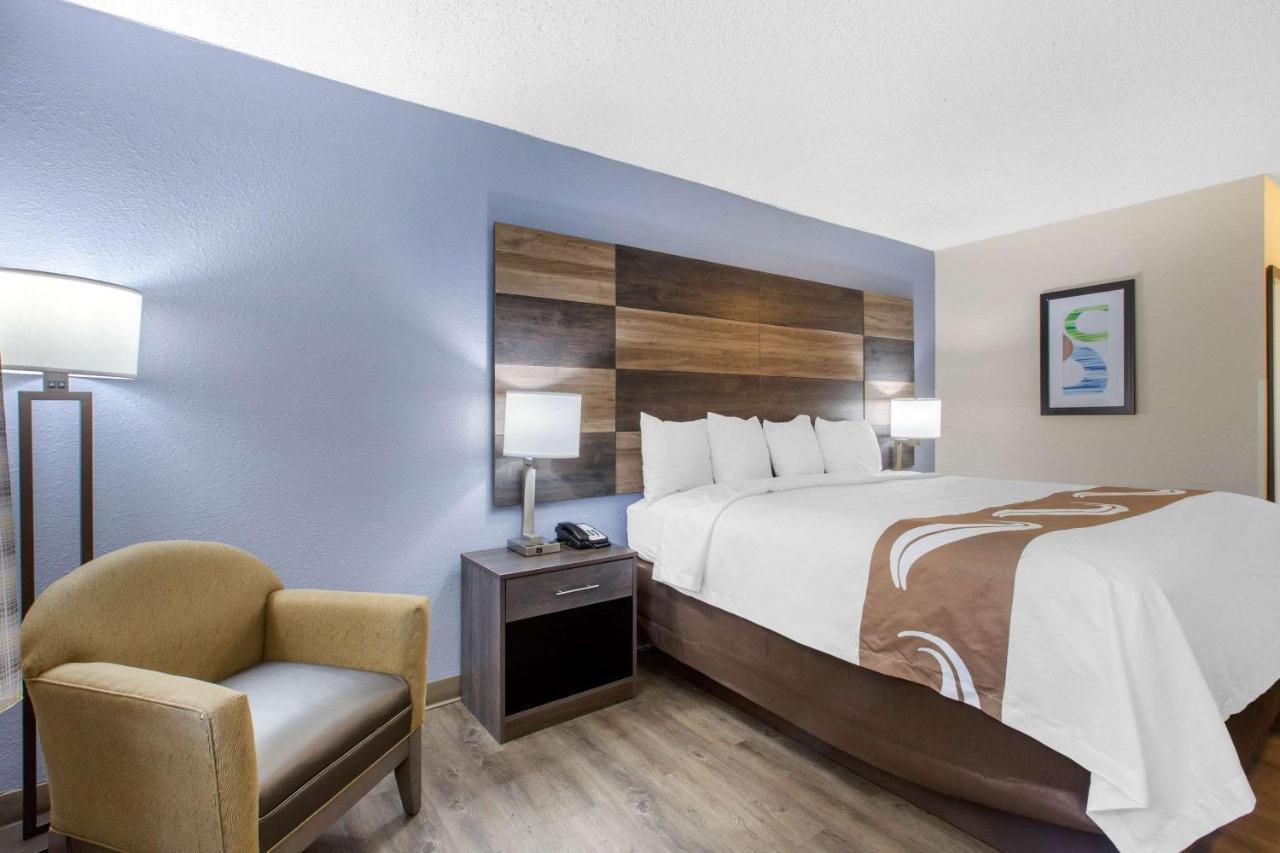 Quality Airport-near Uptown 2*