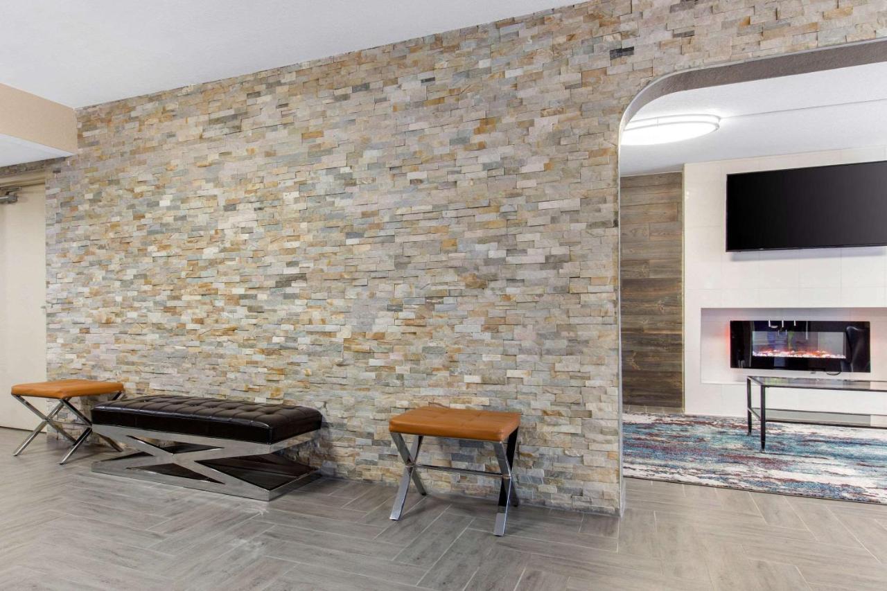 Quality Airport-near Uptown 2*