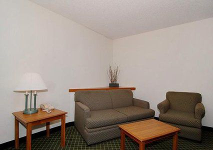 Motel & 4 Less Charlotte