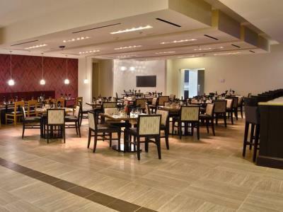 Hotel Airport By Ihg 3*