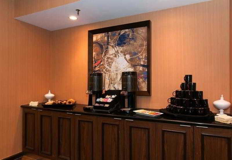 Courtyard By Marriott Charlotte Airport Loso Hotel