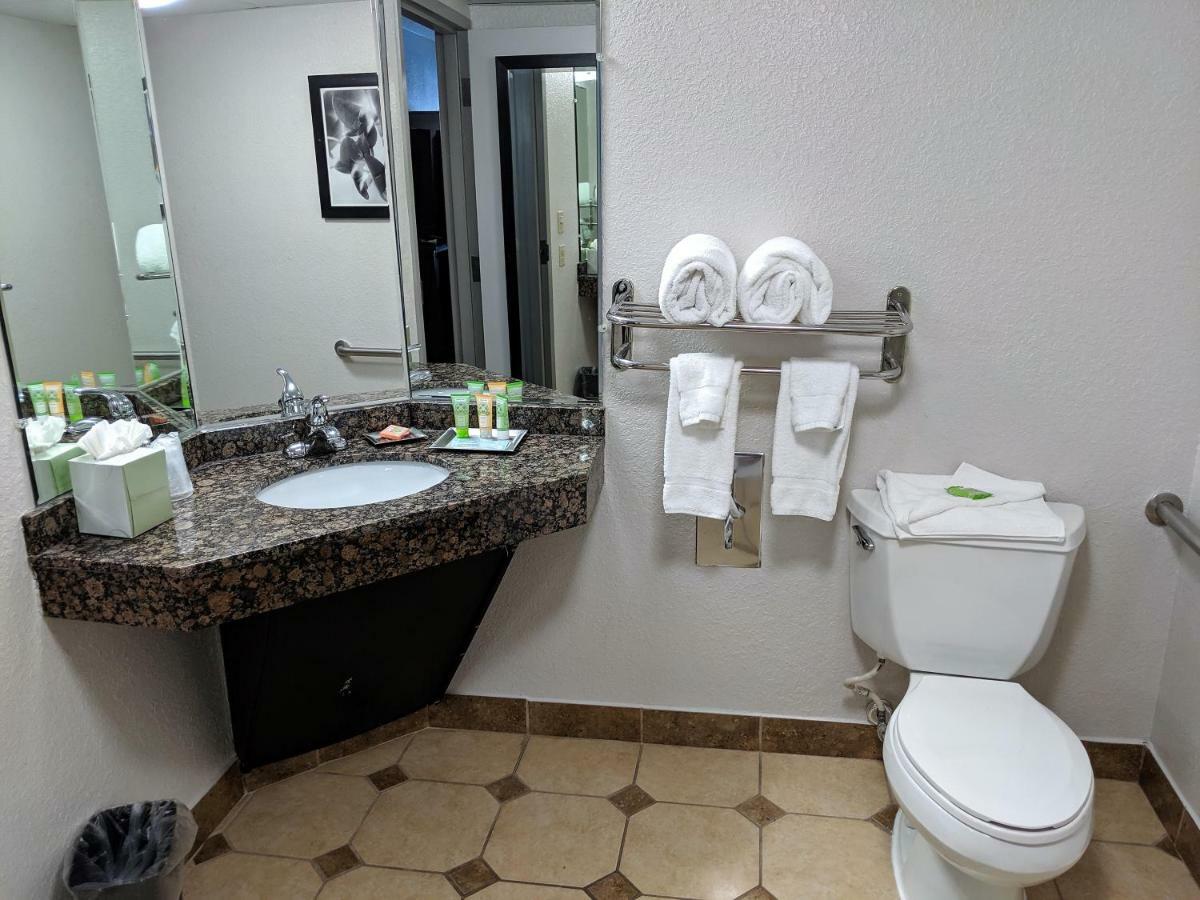 Wyndham Garden Airport Southeast 3*