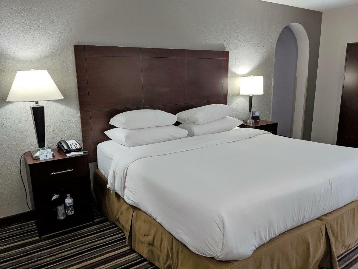 Wyndham Garden Airport Southeast Hotel 3*
