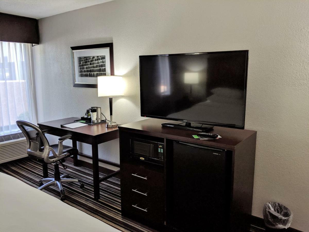 Wyndham Garden Airport Southeast 3*