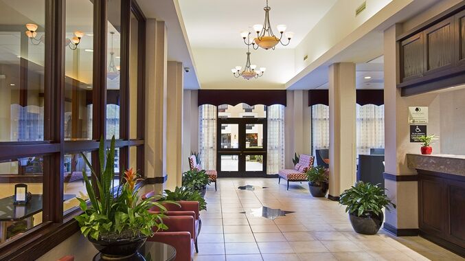 Doubletree By Hilton Airport Hotel 4*
