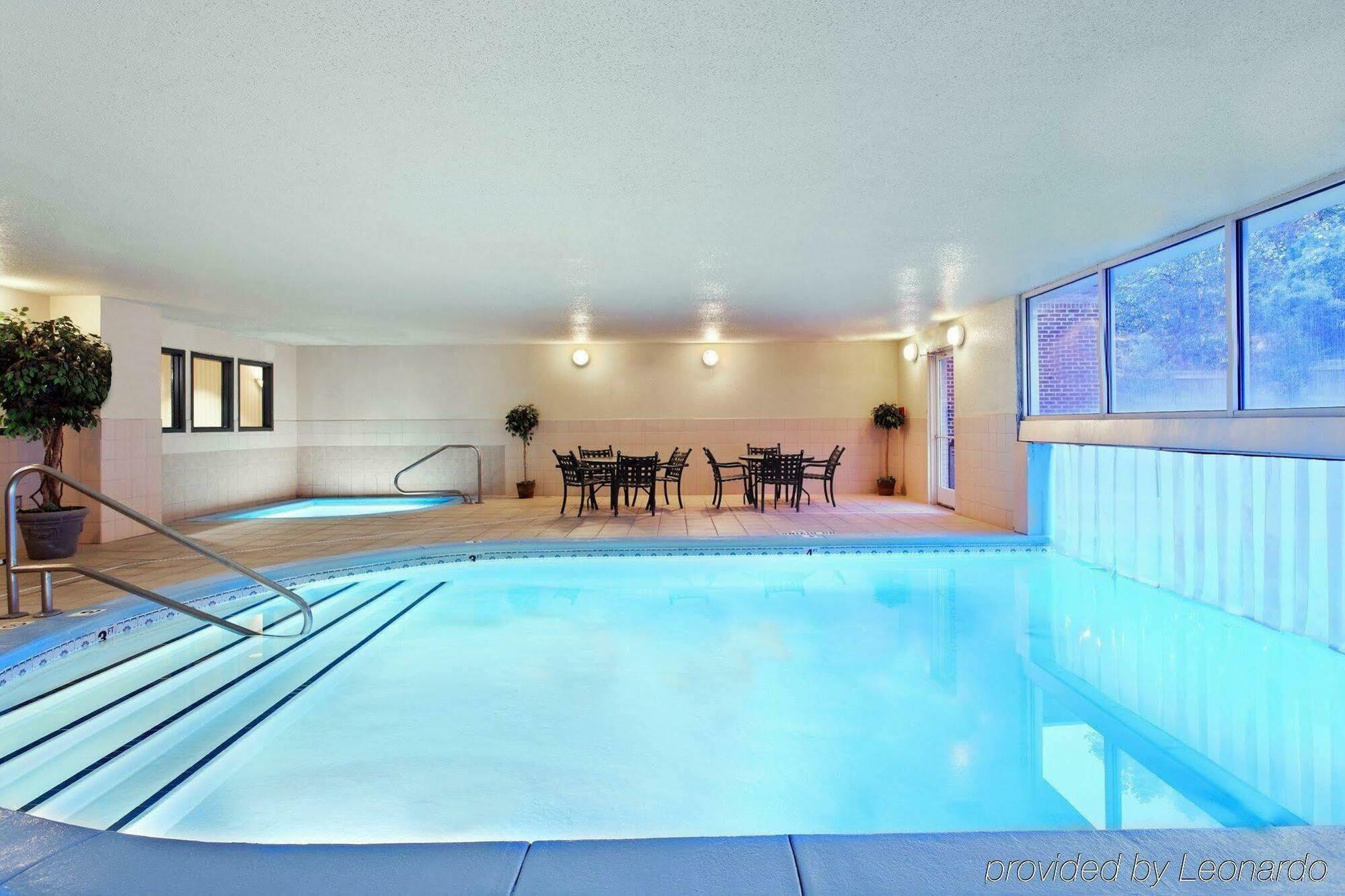 Country & By Radisson, Place, Nc 3*