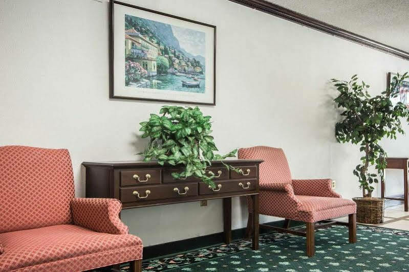 Quality Airport-near Uptown 2*