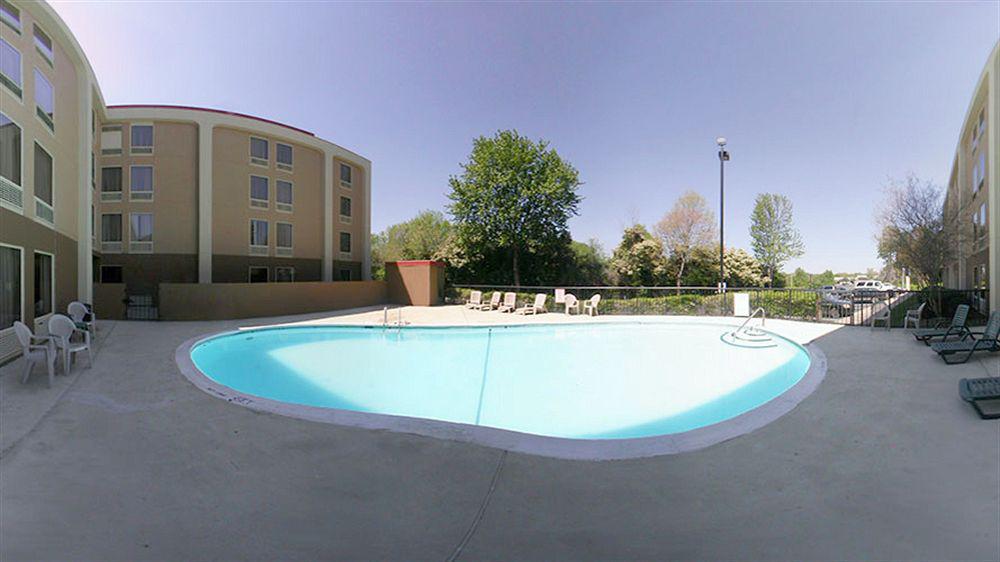 Wyndham Garden Airport Southeast Hotel 3*