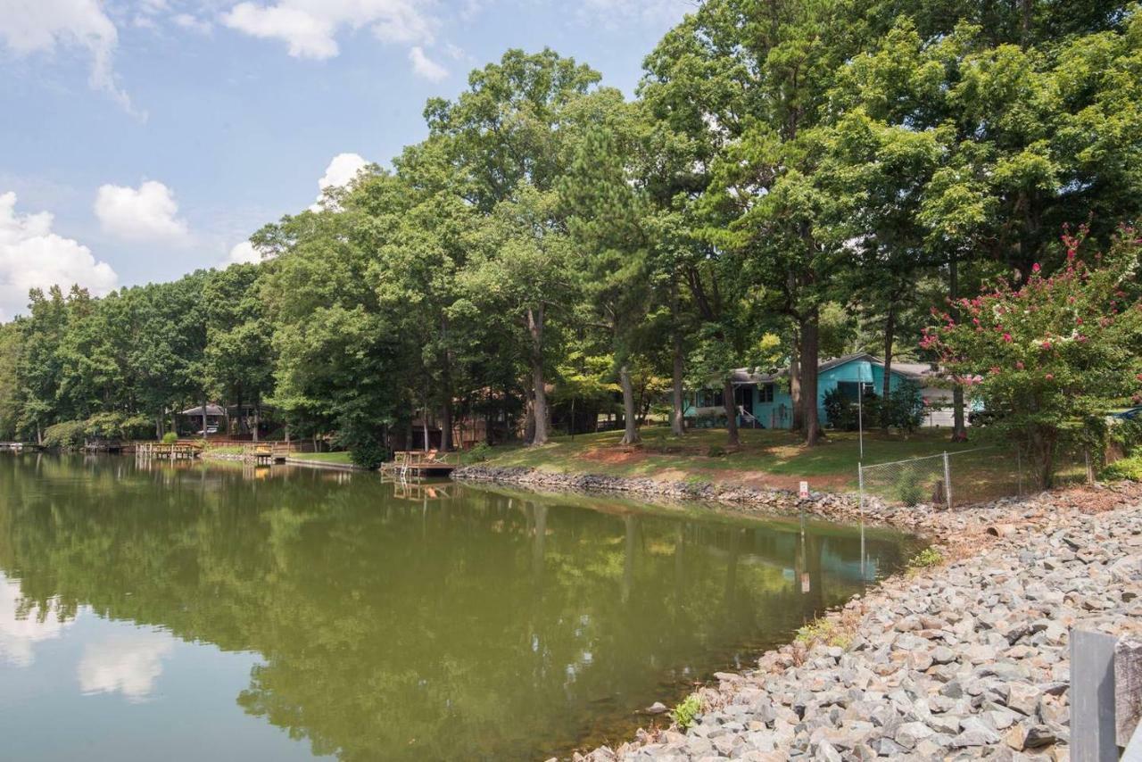 Boho By The Water! 1750sqft - Fishing & Sleeps 10! Holiday home