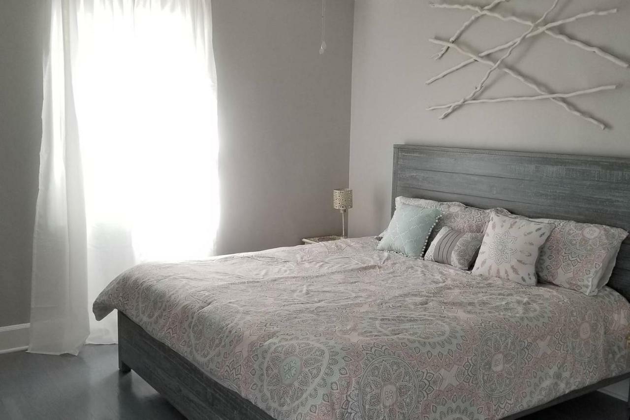 Holiday home Boho By The Water! 1750sqft - Fishing & Sleeps 10!