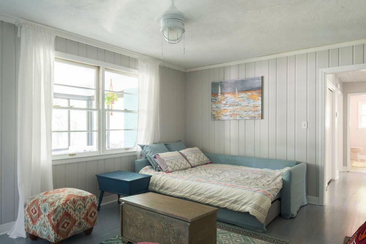 Boho By The Water! 1750sqft - Fishing & Sleeps 10! Holiday home