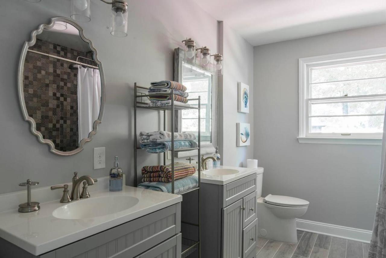 Boho By The Water! 1750sqft - Fishing & Sleeps 10! Holiday home