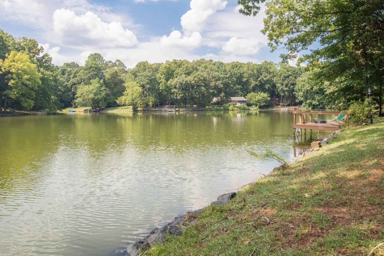 Holiday home Boho By The Water! 1750sqft - Fishing & Sleeps 10! Charlotte